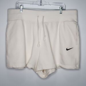 Nike Womens Sweat Shorts Size 1X White Soft High Rise Active Yoga Gym Athleisure